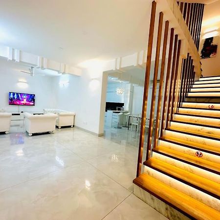 White House Sky View Theatre Villa In Gachibowli Dış mekan fotoğraf
