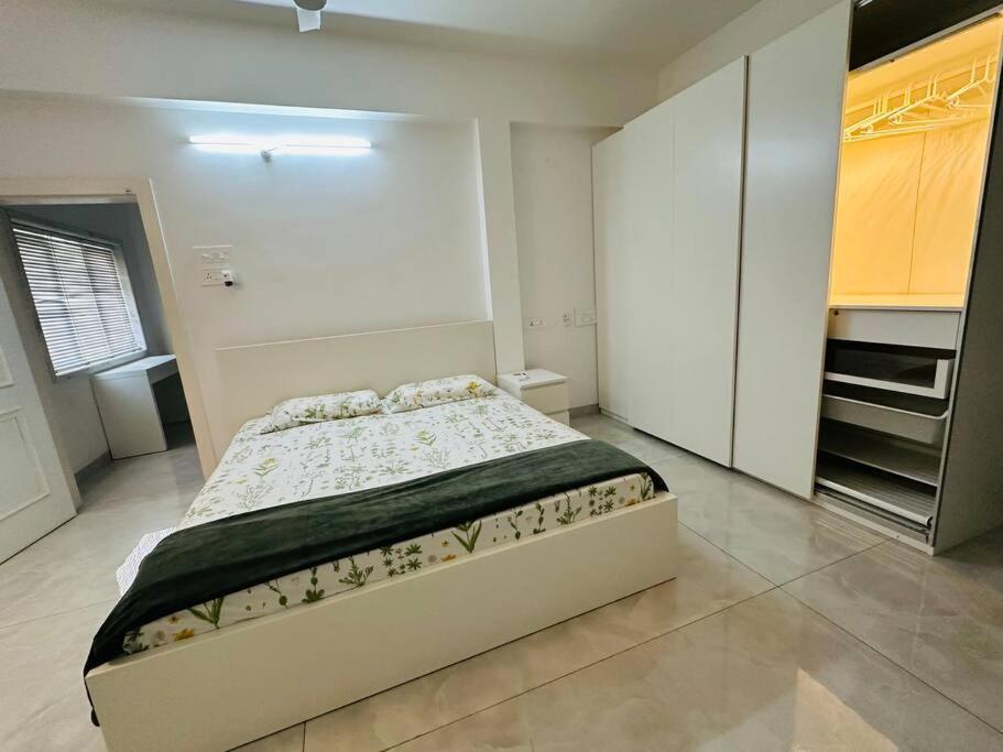 White House Sky View Theatre Villa In Gachibowli Dış mekan fotoğraf