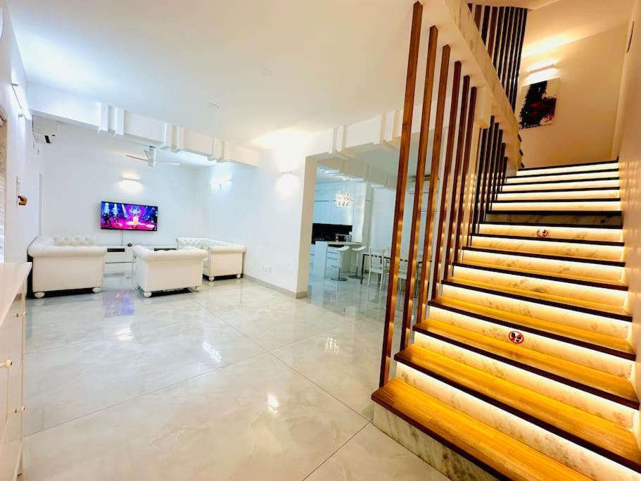 White House Sky View Theatre Villa In Gachibowli Dış mekan fotoğraf