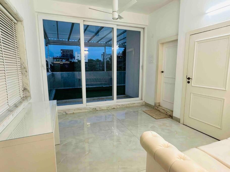 White House Sky View Theatre Villa In Gachibowli Dış mekan fotoğraf