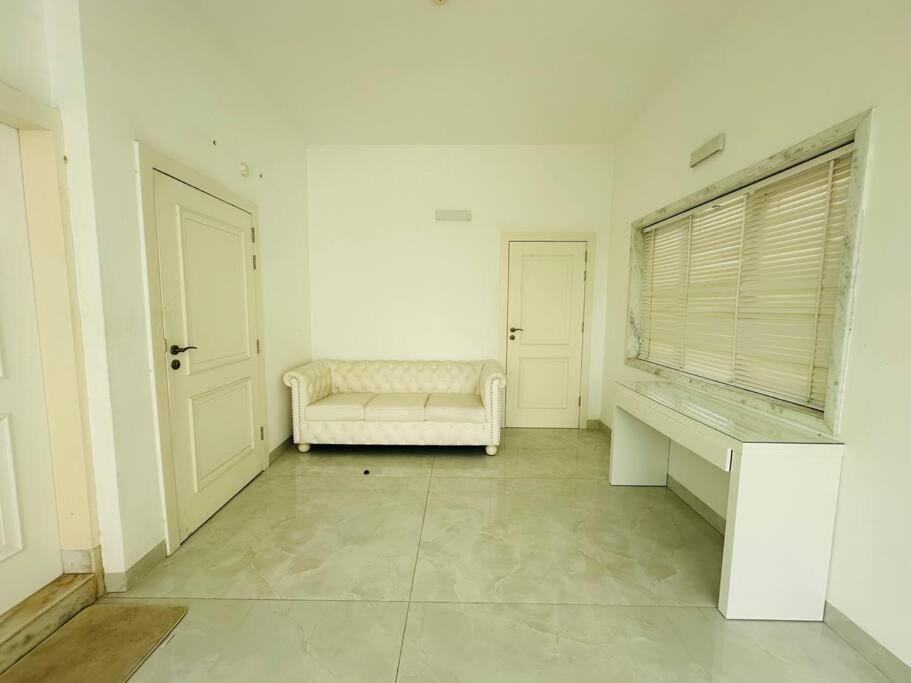 White House Sky View Theatre Villa In Gachibowli Dış mekan fotoğraf