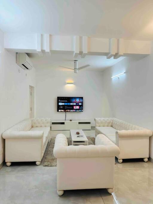 White House Sky View Theatre Villa In Gachibowli Dış mekan fotoğraf