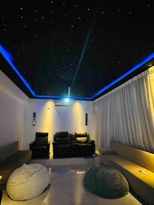 White House Sky View Theatre Villa In Gachibowli Dış mekan fotoğraf