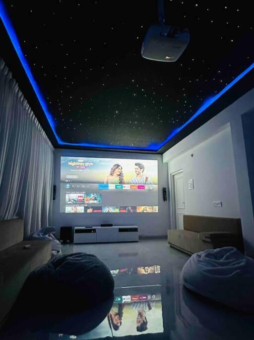 White House Sky View Theatre Villa In Gachibowli Dış mekan fotoğraf