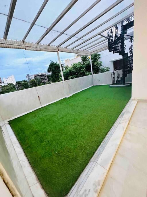 White House Sky View Theatre Villa In Gachibowli Dış mekan fotoğraf