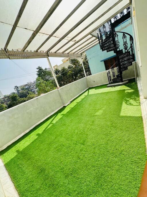White House Sky View Theatre Villa In Gachibowli Dış mekan fotoğraf